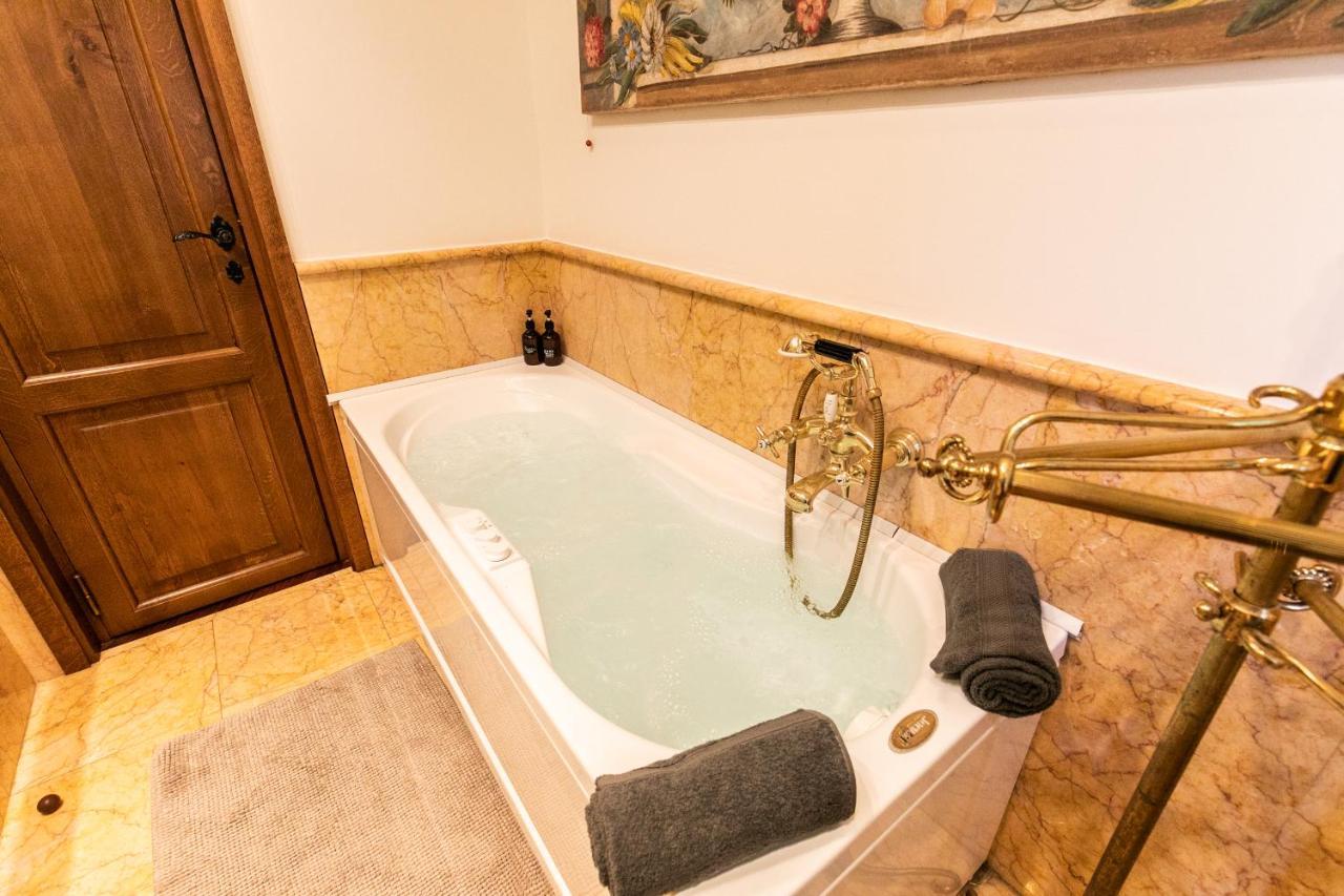Klimt - Jacuzzi 5 Star - Luxury Design Apartment Milan Bagian luar foto