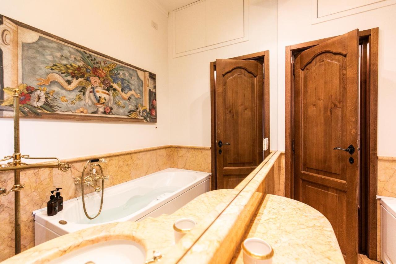 Klimt - Jacuzzi 5 Star - Luxury Design Apartment Milan Bagian luar foto