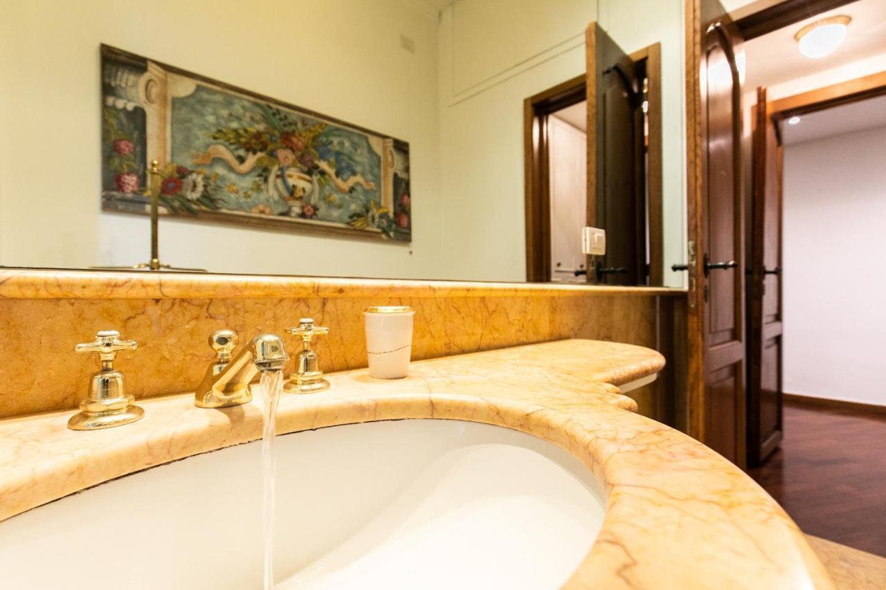Klimt - Jacuzzi 5 Star - Luxury Design Apartment Milan Bagian luar foto
