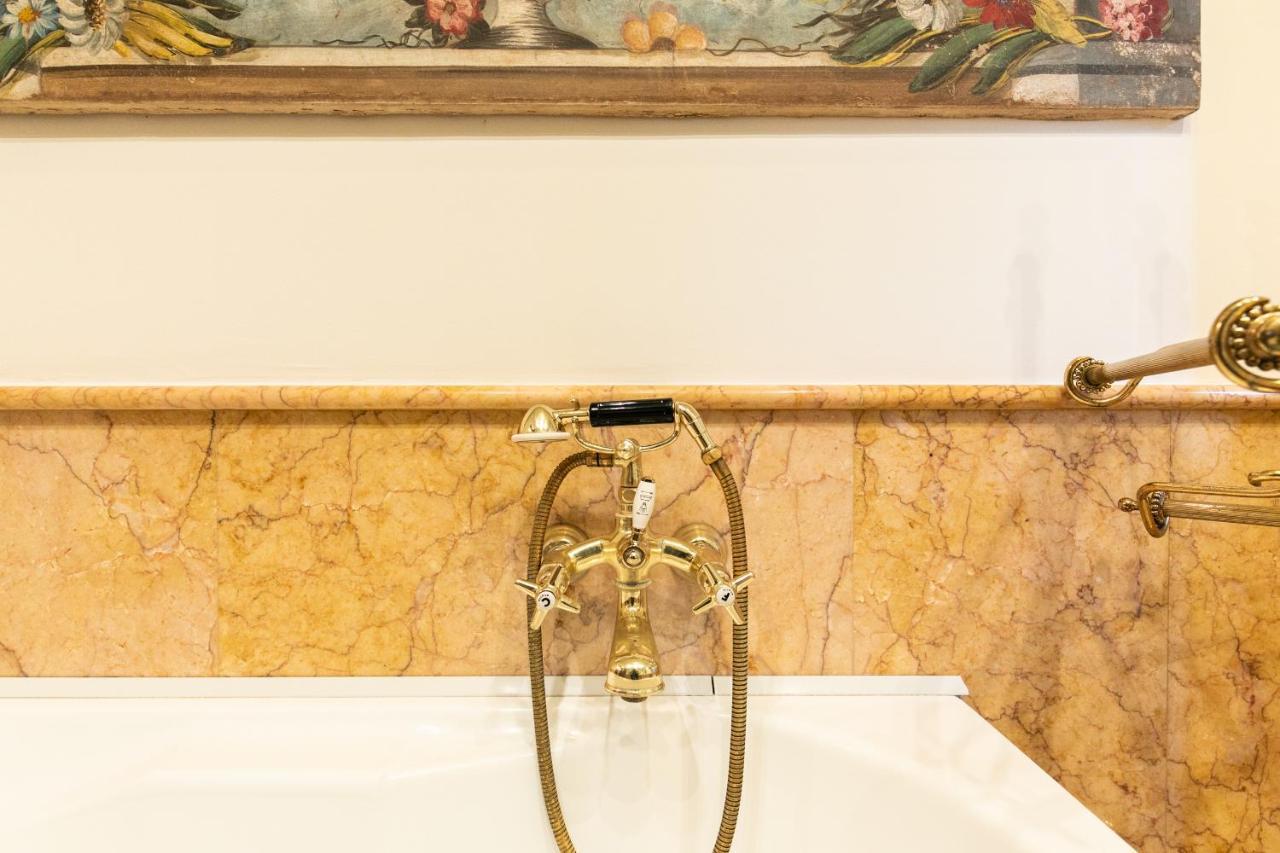 Klimt - Jacuzzi 5 Star - Luxury Design Apartment Milan Bagian luar foto