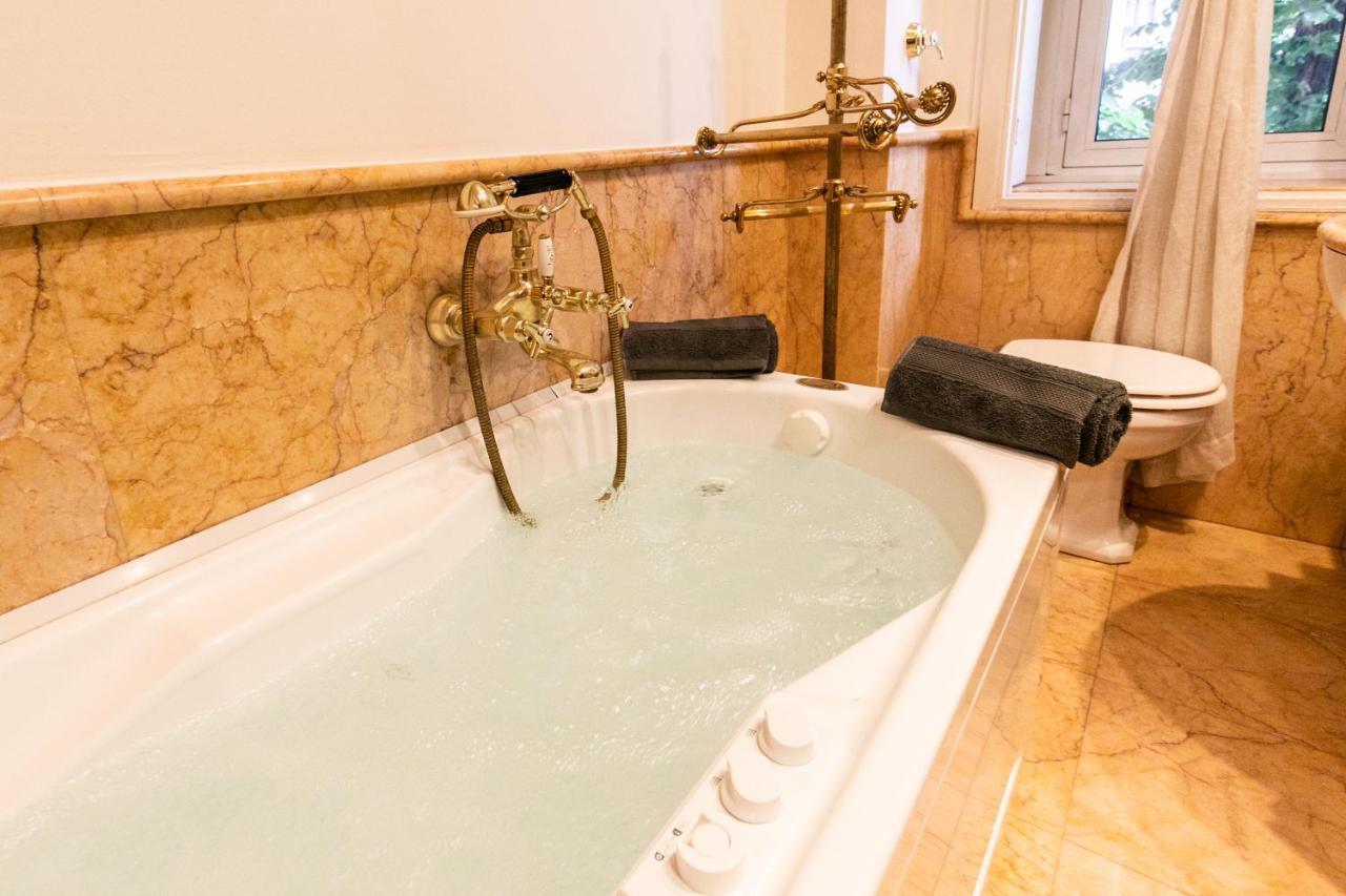 Klimt - Jacuzzi 5 Star - Luxury Design Apartment Milan Bagian luar foto