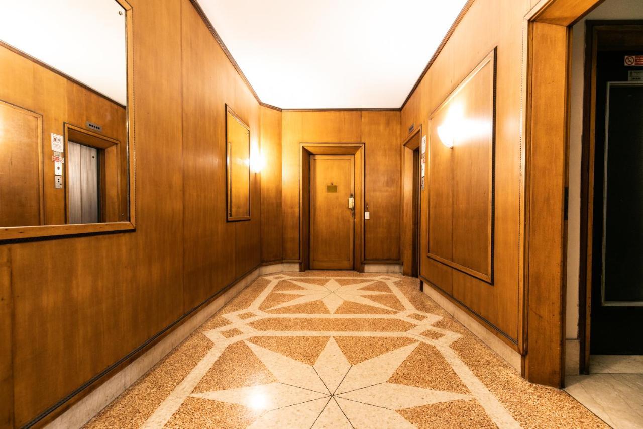 Klimt - Jacuzzi 5 Star - Luxury Design Apartment Milan Bagian luar foto